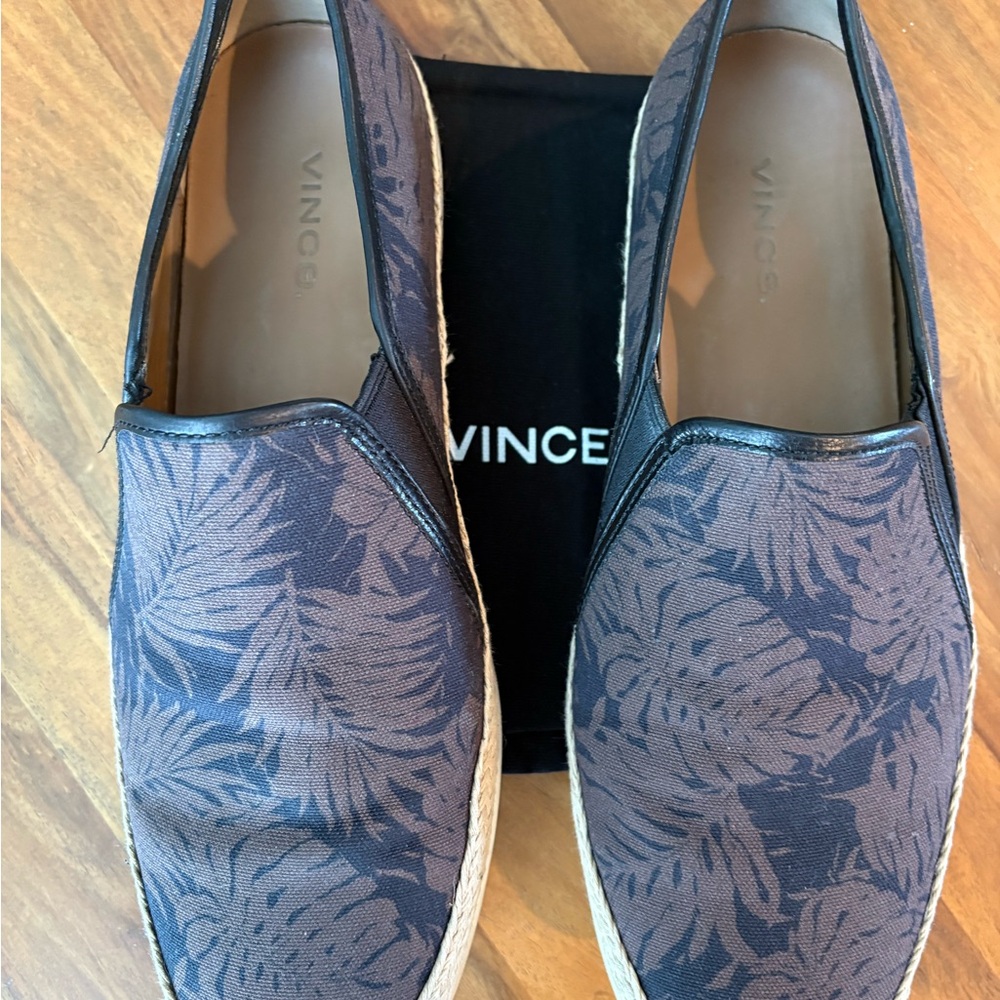 Men’s Vince loafers. Easy slip ons in black and brown neutral colors. - Picture 2 of 6